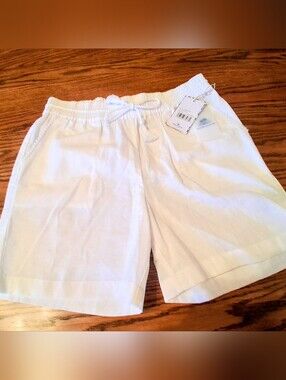 NWT Petite Ladies White Shorts, sz SP, LP, MSRP $ 50